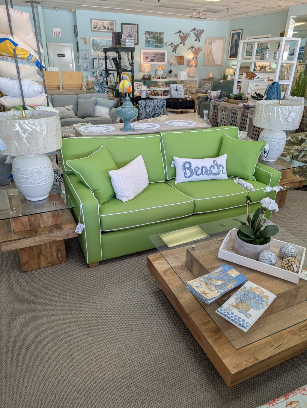 Beautiful Sofa! Available in many Fabrics to customize to your Home. 😍