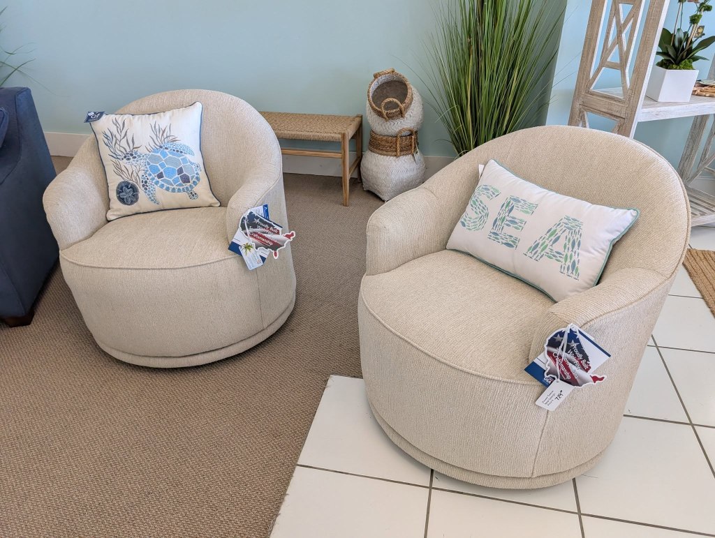 NEW ARRIVAL OF CHAIRS!! 😍😍😍